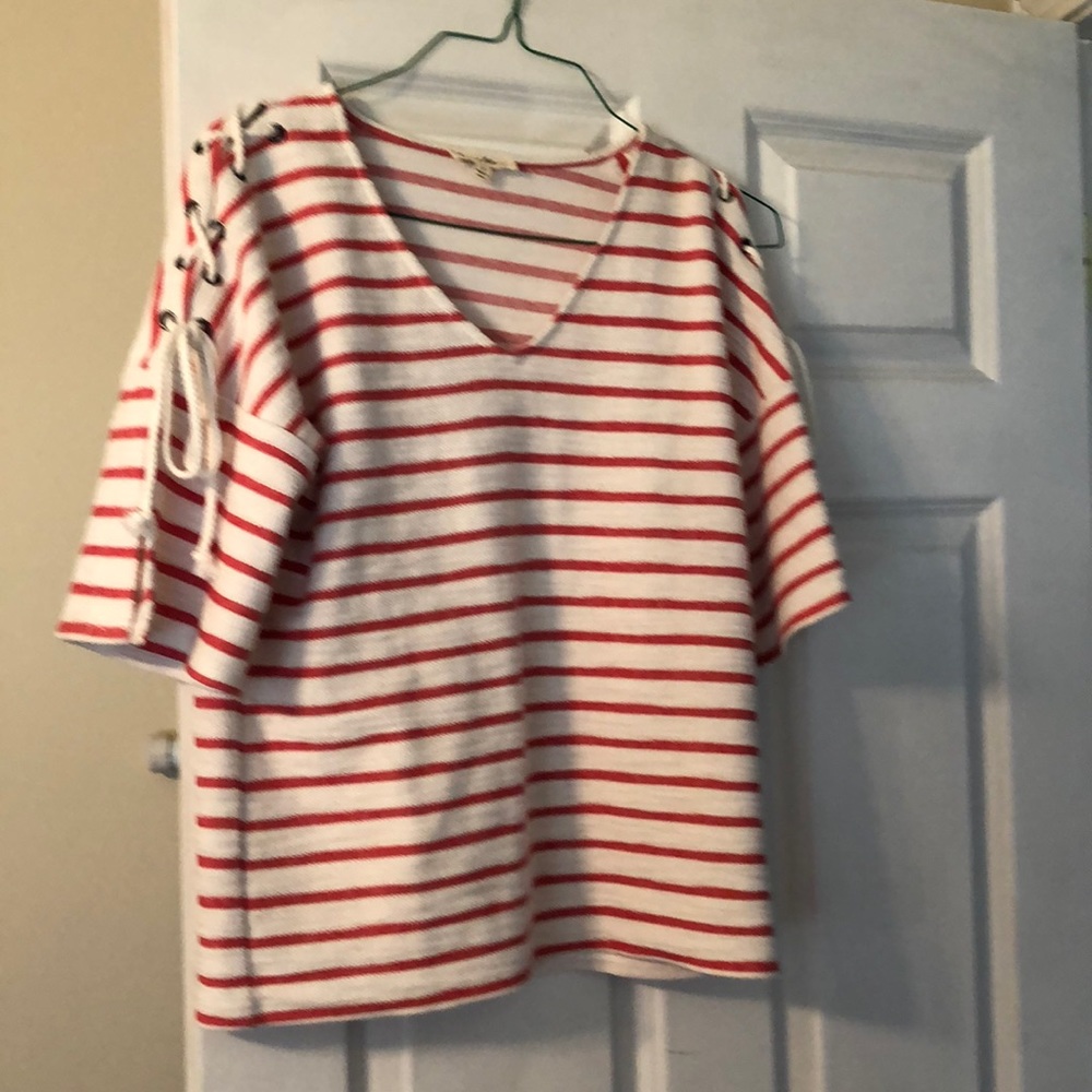 Jane and Delaney short sleeve top